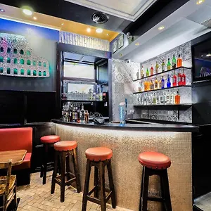 Vandrerhjem Alessandro Palace & Bar