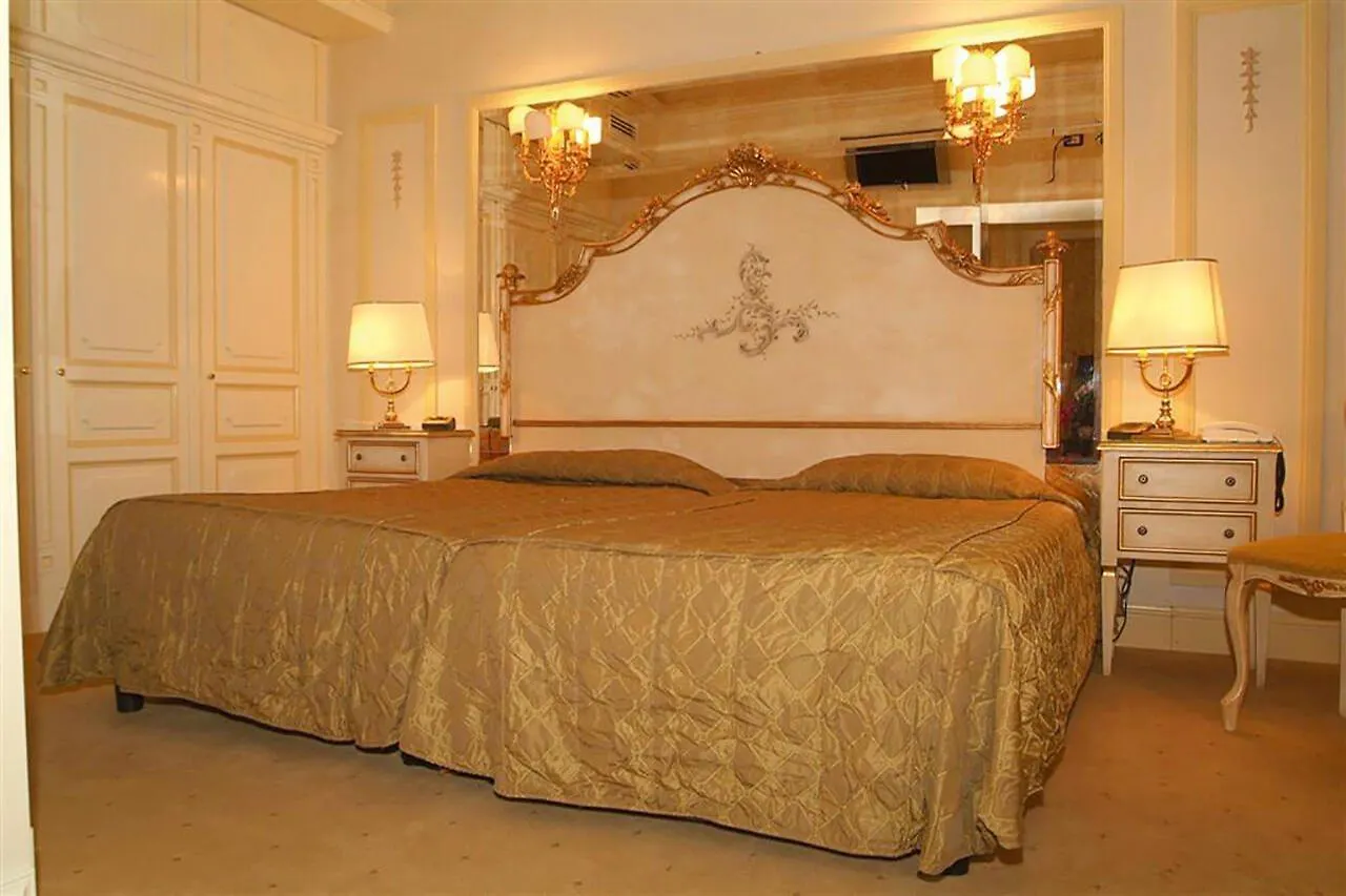 Hotel Champagne Palace Roma 4*,